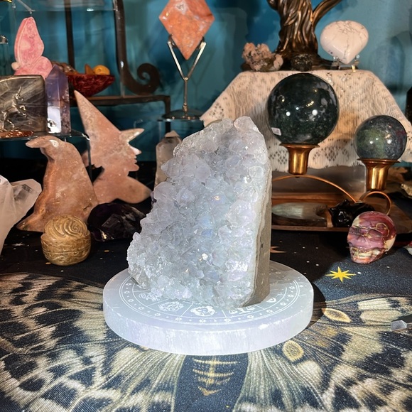 large druzy pale amethyst cut base - Picture 8 of 9